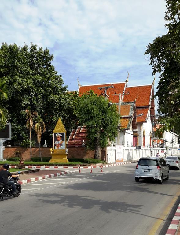 The Britannia Hotel Чиангмай Екстериор снимка